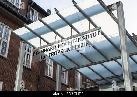 Deutschland, Hamburg, Bernard-Nocht-Institut, Tropenmedizin, Landungsbrücken, Bernhard-Nocht-Straße, Institut, Forschung, Wissenschaft, Medizin, Labor, Gesundheitswesen, Backsteinbau, Architektur, Fassade, Turm, Altbau, Geschichte, Bildung, Universität, Forschungseinrichtung, Hamburg Architektur, Norddeutschland, Stadtansicht, Tageslicht, Wissenschaftseinrichtung, medizinische Forschung, Hamburg Sehenswürdigkeit, Hamburg Stadt, Medizinisches Institut, Forschungshaus, Gesundheitsforschung *** Allemagne, Hambourg, Bernard Nocht Institute, médecine tropicale, St Pauli, Landungsbrücken, Ber Banque D'Images