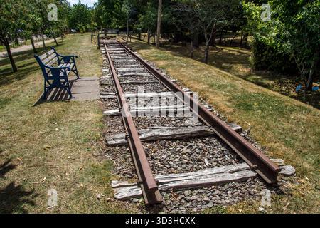 Le Sumatra Railway Memorial est l'une des rares répliques au monde du Sumatra Death Railway Banque D'Images