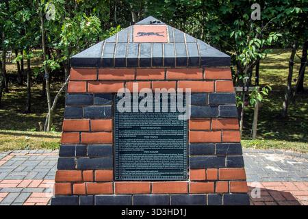 Le Sumatra Railway Memorial est l'une des rares répliques au monde du Sumatra Death Railway Banque D'Images