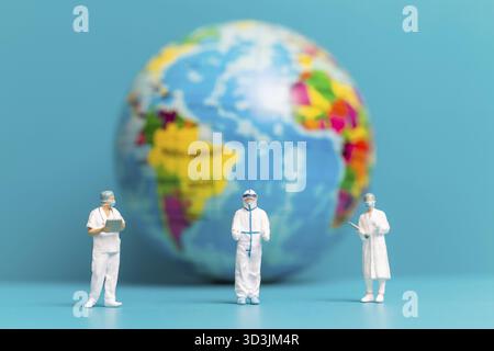 Miniature personnes médecin et infirmière vérifiant les soins de santé mondiaux, concept de journée mondiale de l'environnement Banque D'Images