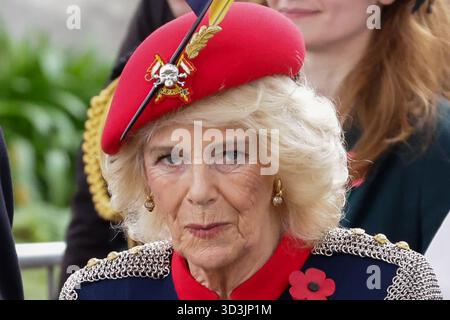 Londres. ROYAUME-UNI. 06 novembre 2025. La reine Camilla porte un béret prononçant « mort ou gloire » alors qu'elle assiste à la 97e année du champ du souvenir à l'abbaye de Westminster à Londres. Le champ du souvenir a été organisé par la fabrique de coquelicots et se tient dans le parc de l'abbaye de Westminster depuis novembre 1928 pour commémorer ceux qui ont perdu la vie au service des forces armées. Crédit : Dinendra Haria/Alamy Live News Banque D'Images