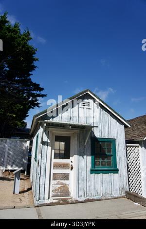 Rustique Cottage côtier avec fenêtre sarcelle, Monterey Californie Banque D'Images