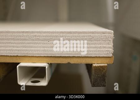 Palette avec plaques de plâtre dans le magasin d'entrepôt du bâtiment Banque D'Images