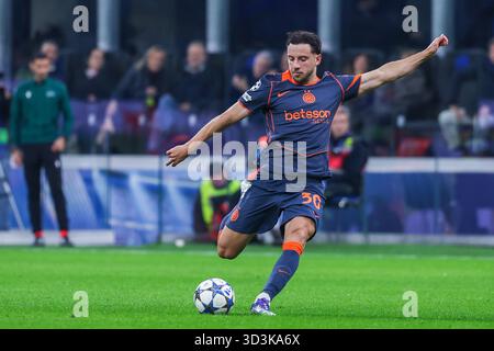 Carlos Augusto du FC Internazionale vu en action lors du match de football UEFA Champions League 2025/26 phase - Journée 4 entre le FC Internazionale et le FC Kairat Almaty au stade San Siro de Milan Banque D'Images