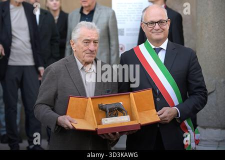 Rome, Italie. 06 novembre 2025. ROME, ITALIE - 06 NOVEMBRE : Robert de Niro et le maire Roberto Gualtieri sont vus à Campidoglio le 06 novembre 2025 à Rome, Italie. Crédit : dpa/Alamy Live News Banque D'Images