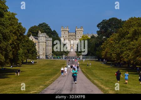 Windsor, Royaume-Uni. 1er septembre 2024. Château de Windsor et la longue promenade. Crédit : Vuk Valcic/Alamy Banque D'Images