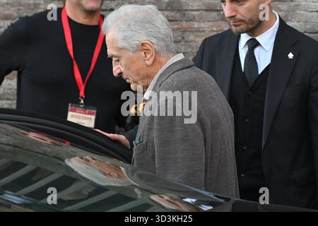 Roma, Latium. 06 novembre 2025. L'acteur américain Robert de Niro reçoit l'honneur Lupa Capitolina des mains du maire de Rome Roberto Gualtieri au Campidoglio. Rome (Italie), 06 novembre 2025 AllShotLive Credit : Sipa USA/Alamy Live News Banque D'Images