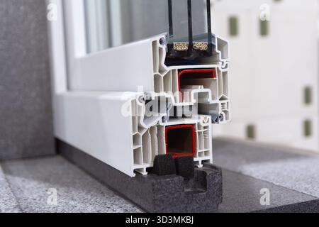 Cadre de fenêtre en PVC en vue rapprochée. Industrie Banque D'Images