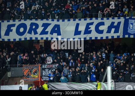 Madrid, Espagne. 06 novembre 2025. Lech Poznań ultras affiche une bannière à Vallecas lors du match de l'UEFA Conference League 2025/26 entre le Rayo Vallecano de Madrid et Lech Poznań au stade Vallecas. Score final : Rayo Vallecano de Madrid 3, Lech Poznań 2 crédit : D. Canales Carvajal/Alamy Live News Banque D'Images