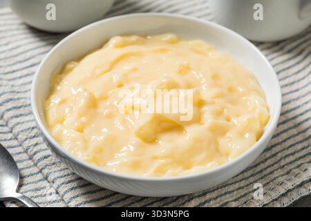 Purée de tapioca à la vanille maison pour le dessert dans un bol Banque D'Images