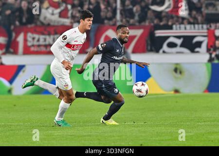 STUTTGART, ALLEMAGNE - 6 novembre : dans le duel Chema ANDRES (Stuttgart 30) et cyle LARIN (Feyenoord Rotterdam 10) lors du match de championnat entre Stuttgart et Feyenoord Rotterdam le jour 4 de l'Europa League au MHP Arena le 06.11.2025 Banque D'Images