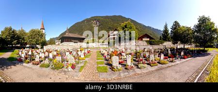Un panorama du cimetière du patrimoine historique à Interlaken qui fait partie du monastère historique. Banque D'Images
