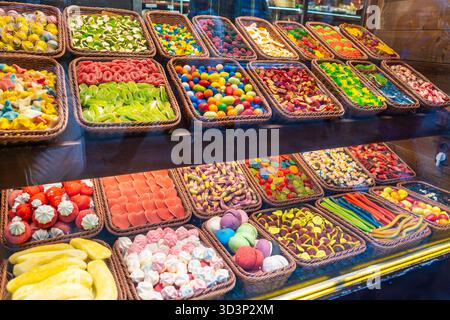 Bonbons gélifiés Marshmallow Sweet Multicolore Food. Définir un fond de bonbons différent Banque D'Images
