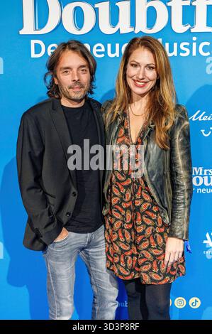 Mara Bergmann mit Ehemann Alexander Hoffmann BEI der Premiere des comédies musicales Mrs. Doubtfire im Capitol Theater. Düsseldorf, 07.11.2025 *** Mara Bergmann avec son mari Alexander Hoffmann à la création de la comédie musicale Mrs Doubtfire au Capitole Theater Düsseldorf, 07 11 2025 Foto :XO.xLangelx/xFuturexImagex doubtfire 5174 Banque D'Images