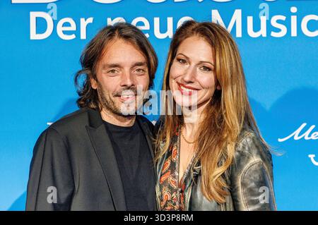 Mara Bergmann mit Ehemann Alexander Hoffmann BEI der Premiere des comédies musicales Mrs. Doubtfire im Capitol Theater. Düsseldorf, 07.11.2025 *** Mara Bergmann avec son mari Alexander Hoffmann à la création de la comédie musicale Mrs Doubtfire au Capitole Theater Düsseldorf, 07 11 2025 Foto :XO.xLangelx/xFuturexImagex doubtfire 5175 Banque D'Images