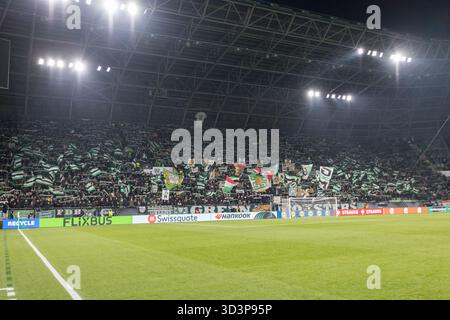 Budapest, Hongrie. 06h, novembre 2025. Les fans de football de Ferencvaros vus sur les tribunes lors du match de l'UEFA Europa League entre Ferencvaros et Ludogorets Razgrad au Groupama Arena de Budapest. Banque D'Images
