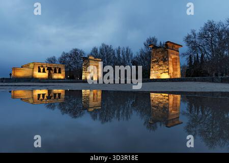 Le temple de Debod à Madrid, en Espagne, est une structure égyptienne historique magnifiquement préservée, mettant en valeur l'architecture ancienne et le patrimoine culturel AM Banque D'Images