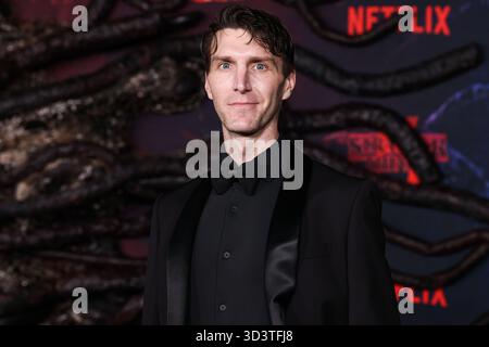 Hollywood, États-Unis. 07 novembre 2025. HOLLYWOOD, LOS ANGELES, CALIFORNIE, États-Unis - 06 NOVEMBRE : Alex Breaux arrive à la première à Los Angeles de la saison 5 de 'Stranger Things' de Netflix qui a eu lieu au TCL Chinese Theatre IMAX le 6 novembre 2025 à Hollywood, Los Angeles, Californie, États-Unis. (Photo de Xavier Collin/image Press Agency) crédit : image Press Agency/Alamy Live News Banque D'Images