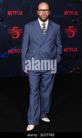 Hollywood, États-Unis. 07 novembre 2025. HOLLYWOOD, LOS ANGELES, CALIFORNIE, États-Unis - 06 NOVEMBRE : Brett Gelman arrive à la première à Los Angeles de la saison 5 de 'Stranger Things' de Netflix qui a eu lieu au TCL Chinese Theatre IMAX le 6 novembre 2025 à Hollywood, Los Angeles, Californie, États-Unis. (Photo de Xavier Collin/image Press Agency) crédit : image Press Agency/Alamy Live News Banque D'Images