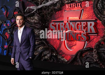 Hollywood, États-Unis. 07 novembre 2025. HOLLYWOOD, LOS ANGELES, CALIFORNIE, États-Unis - 06 NOVEMBRE : Shawn Levy arrive à la première à Los Angeles de la saison 5 de 'Stranger Things' de Netflix qui a eu lieu au TCL Chinese Theatre IMAX le 6 novembre 2025 à Hollywood, Los Angeles, Californie, États-Unis. (Photo de Xavier Collin/image Press Agency) crédit : image Press Agency/Alamy Live News Banque D'Images