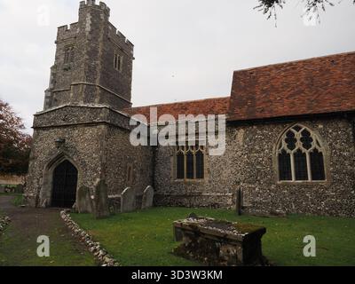 Rodmersham, Kent, Royaume-Uni. 7 novembre 2025. Météo britannique : scènes d'automne à l'église St Nicholas, Rodmersham dans le Kent. Crédit : James Bell/Alamy Live News Banque D'Images