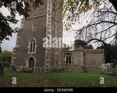 Rodmersham, Kent, Royaume-Uni. 7 novembre 2025. Météo britannique : scènes d'automne à l'église St Nicholas, Rodmersham dans le Kent. Crédit : James Bell/Alamy Live News Banque D'Images