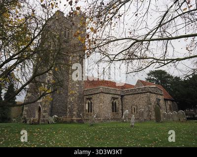 Rodmersham, Kent, Royaume-Uni. 7 novembre 2025. Météo britannique : scènes d'automne à l'église St Nicholas, Rodmersham dans le Kent. Crédit : James Bell/Alamy Live News Banque D'Images