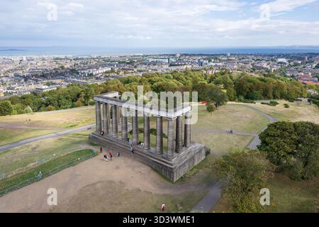 Vue sur la skyline d'Édimbourg depuis le sommet du monument Nelson, Calton Hill, Édimbourg, Écosse, Royaume-Uni Banque D'Images