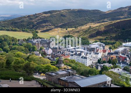 Vue sur la skyline d'Édimbourg depuis le sommet du monument Nelson, Calton Hill, Édimbourg, Écosse, Royaume-Uni Banque D'Images