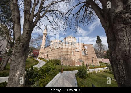 L'église Chora, aujourd'hui la mosquée Kariye, est une église byzantine célèbre pour ses mosaïques ornées et fresques représentant des scènes religieuses et chrétiennes. Banque D'Images