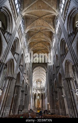 Intérieur XIIe siècle gothique Cathédrale notre-Dame de Rouen en Normandie, France Banque D'Images