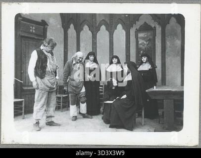 Scène du film de 1911-1912 'les Misérables' montrant le couvent du petit Picpus, un lieu clé dans le roman de Victor Hugo. Le film a été réalisé par Albert Capellani et produit par SCAGL et Pathé-Frères. Banque D'Images