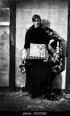 Dr Paul Reiner, chimiste et professeur, est montré en 1928 à 'Schule am Meer' sur l'île de Juist, habillé en samouraï pour une pièce de théâtre scolaire. La photo capture un moment dans l'histoire de l'établissement d'enseignement progressiste. Banque D'Images