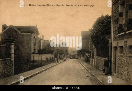 Cette perspective du début des années 1900 montre la rue du Verrier à Rosny-sous-bois, offrant un angle unique entre la rue et l’environnement environnant. Banque D'Images