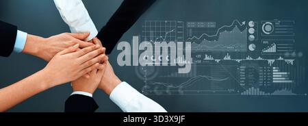 Une image vivante représentant diverses mains se réunissant sur un fond de données analytiques, symbolisant le travail d'équipe et la réussite collaborative dans un Banque D'Images