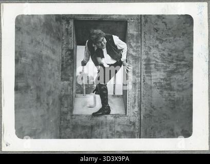 Scène d'évasion de Jean Valjean de l'adaptation cinématographique de 1911-1912 de 'les Misérables' réalisé par Albert Capellani. Le film a été produit pour Pathé-Frères par SCAGL, montrant des moments clés du roman. Banque D'Images