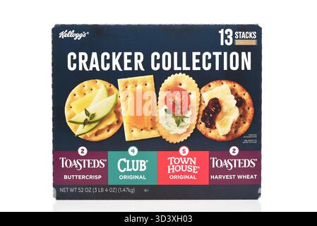 IRVINE, CALIFORNIE - 07 nov 2025 : une boîte de Kelloggs Cracker Collection, avec Club, Town House et Toasteds Buttercup et Harvest Wheat Crackers. Banque D'Images