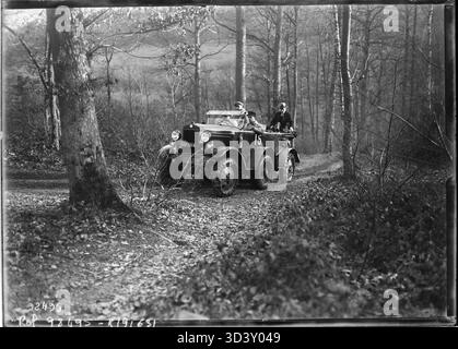 Photographie prise le 7 février 1925 à Satory montrant un véhicule Berliet à 6 roues. L'image a été capturée par Agence Rol. Banque D'Images