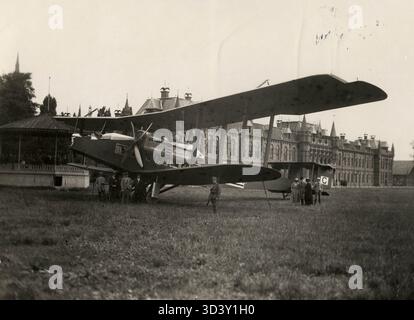 Le Handley page O/400, un bombardier britannique lourd utilisé pendant la première Guerre mondiale, a été photographié en 1919 à la caserne chassé à Breda. Ce bombardier, avec deux moteurs Rolls-Royce, était réputé pour sa taille et sa capacité de bombardement. Banque D'Images