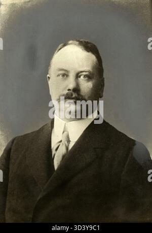 M. Dionysius Adrianus Petrus Norbertus Koolen [1871-1945], un éminent politicien catholique pendant l'entre-deux-guerres, a été élu président de la Chambre des représentants néerlandaise en 1920. La photographie le montre de 1920. Banque D'Images