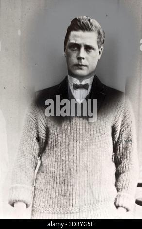 Portrait de 1933 montrant Edward Albert Christian Andrew Patrick David, prince de Galles, qui deviendra plus tard le roi Édouard VIII (règne du 20 janvier au 11 décembre 1936). Cette photo capture le futur monarque avant son abdication. Banque D'Images
