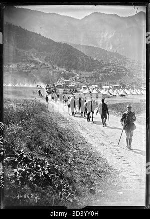 Le 3 septembre 1930, des tirailleurs marocains (tirailleurs marocains) arrivent à Modane dans le cadre de manœuvres militaires, photographiées par l'Agence Rol. Banque D'Images