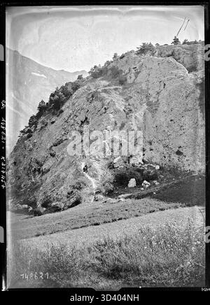 Le 3 septembre 1930, l'Agence Rol capture les troupes alpines françaises (chasseurs alpins) attaquant Modane, en France, lors de manœuvres militaires dans les Alpes. Banque D'Images