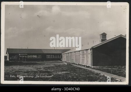 Une carte postale de 1942 représentant le camp de travail 'de Landweer' près d'Elsloo, utilisée pendant la première Guerre mondiale. Le camp abritait des ouvriers pour diverses industries et activités de guerre. Banque D'Images