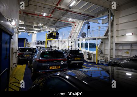 Voitures sur le pont de véhicules de Victoria of Wight, un ferry de l'île de Wight exploité par WightLink Ferries Banque D'Images