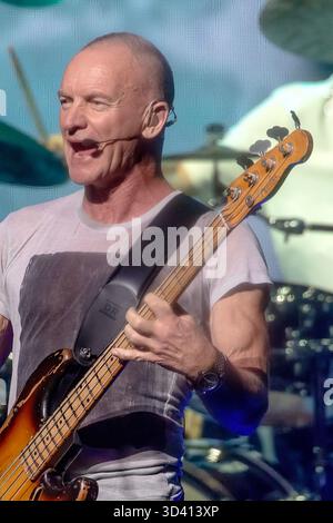 Hollywood, États-Unis. 07 novembre 2025. Sting se produit sur scène au Hard Rock Live au Seminole Hotel and Casino Hollywood, à Hollywood, en Floride, le vendredi 7 novembre 2025. Photo de Gary i Rothstein/UPI crédit : UPI/Alamy Live News Banque D'Images