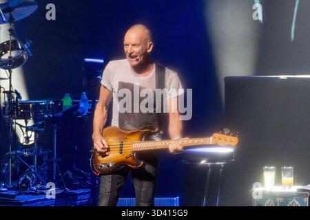 Hollywood, États-Unis. 07 novembre 2025. Sting se produit sur scène au Hard Rock Live au Seminole Hotel and Casino Hollywood, à Hollywood, en Floride, le vendredi 7 novembre 2025. Photo de Gary i Rothstein/UPI crédit : UPI/Alamy Live News Banque D'Images
