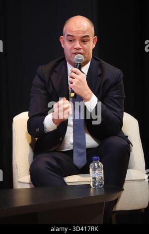 Tubize, Belgique. 07 novembre 2025. Peter Willems, PDG du syndicat belge de football, fait des gestes lors d’une table ronde sur la sécurité dans le football, organisée par la Pro League et la Royal Belgian Football Association (RBFA), vendredi 07 novembre 2025 à Tubize. BELGA PHOTO VIRGINIE LEFOUR crédit : Belga News Agency/Alamy Live News Banque D'Images