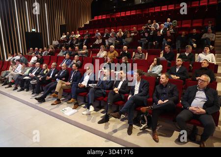 Tubize, Belgique. 07 novembre 2025. Illustration photo prise lors d’une table ronde sur la sécurité dans le football, organisée par la Pro League et la Royal Belgian Football Association (RBFA), vendredi 07 novembre 2025 à Tubize. BELGA PHOTO VIRGINIE LEFOUR crédit : Belga News Agency/Alamy Live News Banque D'Images
