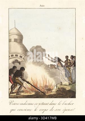 Veuve indienne se jetant sur le bûcher funéraire de son défunt mari. La femme en sari blanc est aidée par des assistants. Sati ou suttee, dit être une coutume funéraire des Sikhs et des Mahrattas. Veuve indienne se jettant dans le bucher qui consume le corps de son epoux. Après Frans Balthazar Solvyns dans les Hindous. Gravure sur cuivre colorée à la main tirée de Moeurs et Coutumes des peuples ou Collection de tableaux représentant les usages remarquables, les mariages, funérailles, supplices et fêtes des diverses Nations du monde, Manners and Customs of Peoples, Veuve Hocquart, Paris, 1811. Banque D'Images